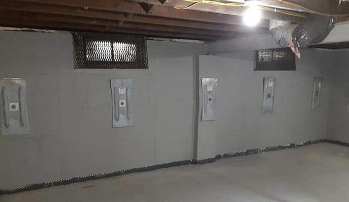 Wall anchoring in foundation wall